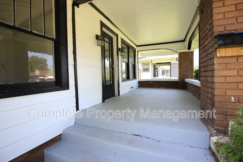 1629 Woodland Ave SW – photo 2