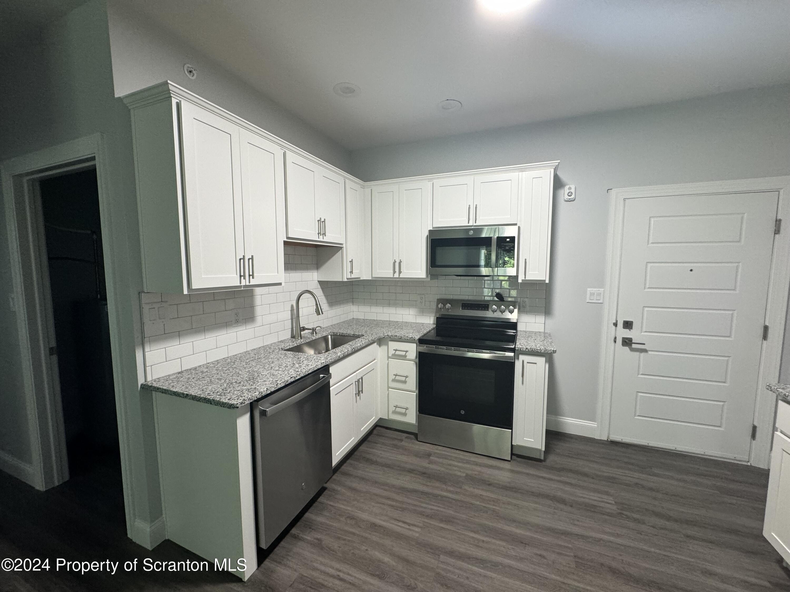 216 Circle Dr – photo 4