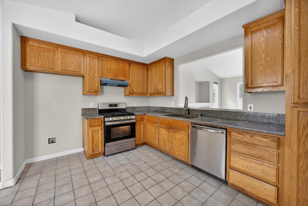 3231 Strickland Dr – photo 2