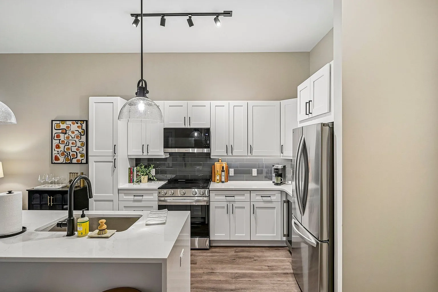 30 E Allen Apartments – photo 1