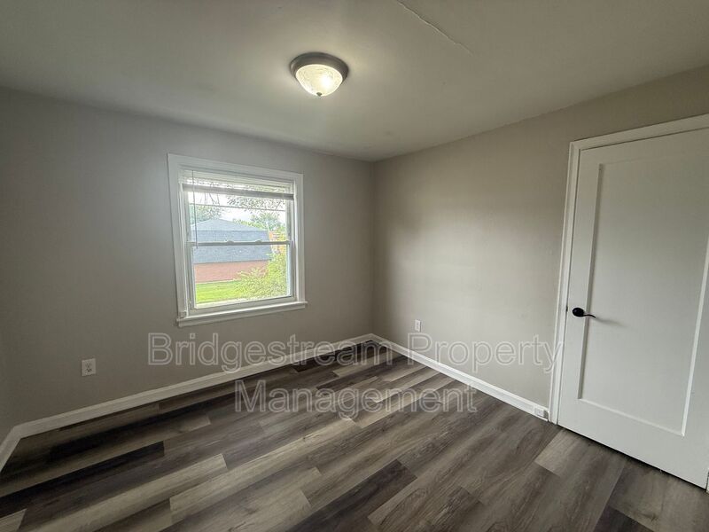 502 Middle St – photo 3