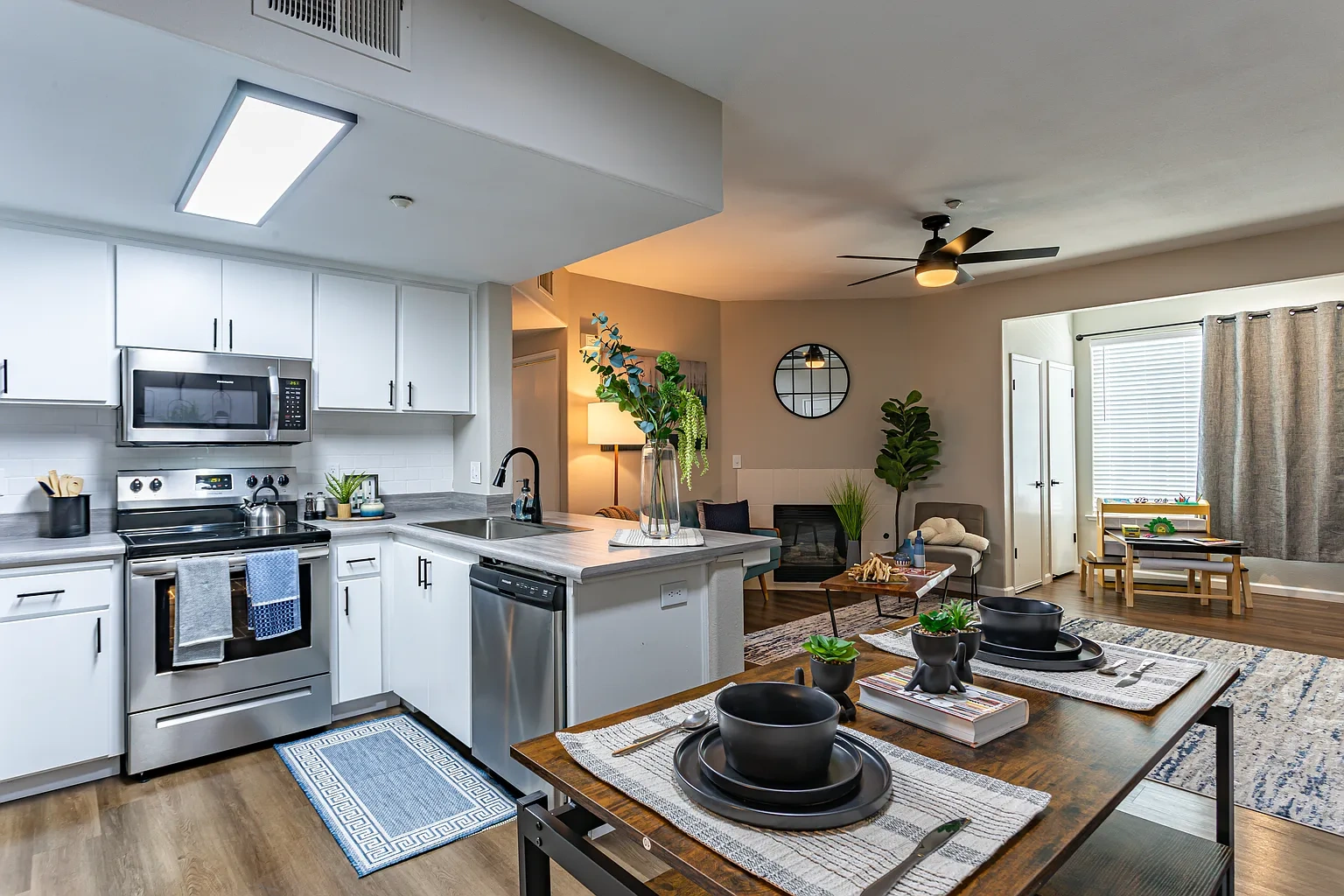 Luxe Apartments – photo 2