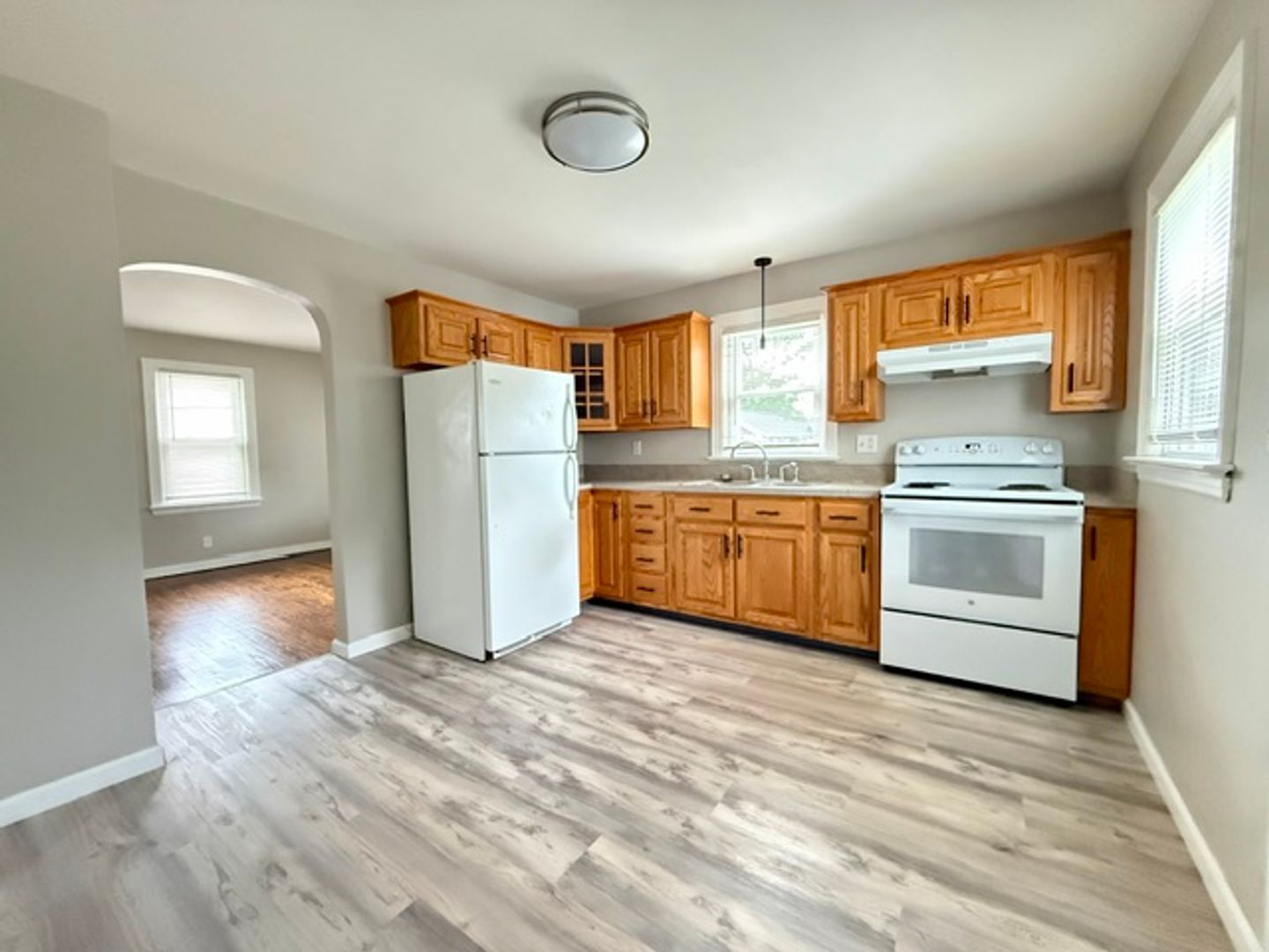 131 Lincoln Ave – photo 2