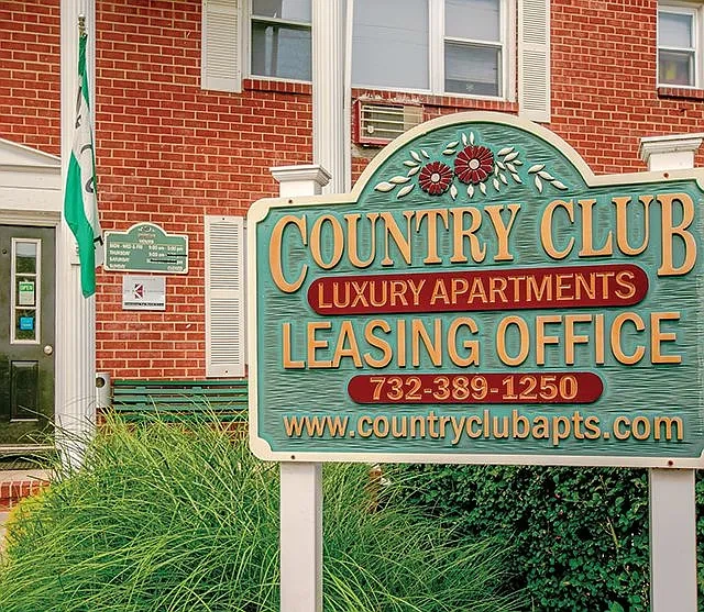 Country Club Apartments – photo 4