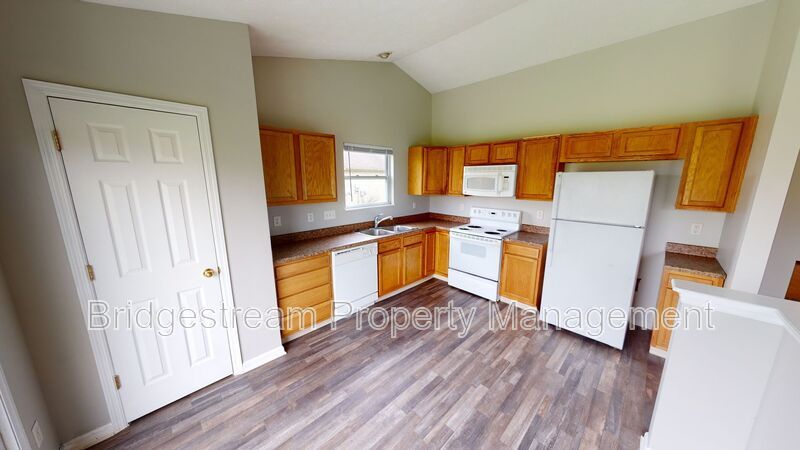 8694 Plum Creek Ct – photo 3