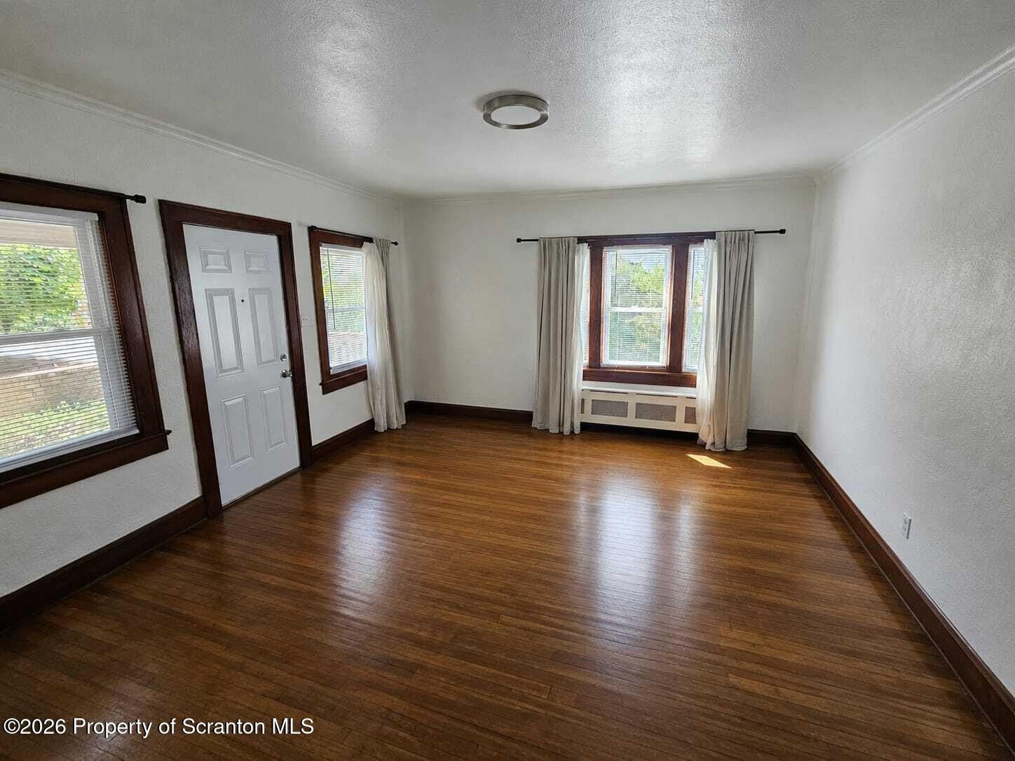 1057 Lincoln St – photo 4