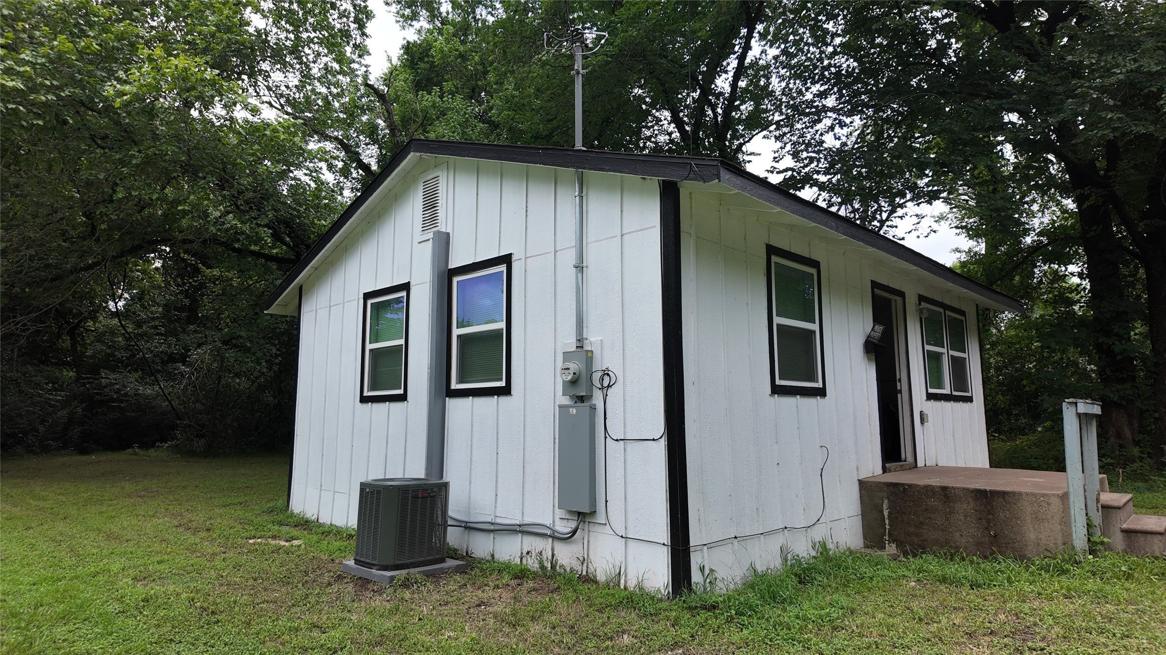 1001 E Park Ave – photo 2