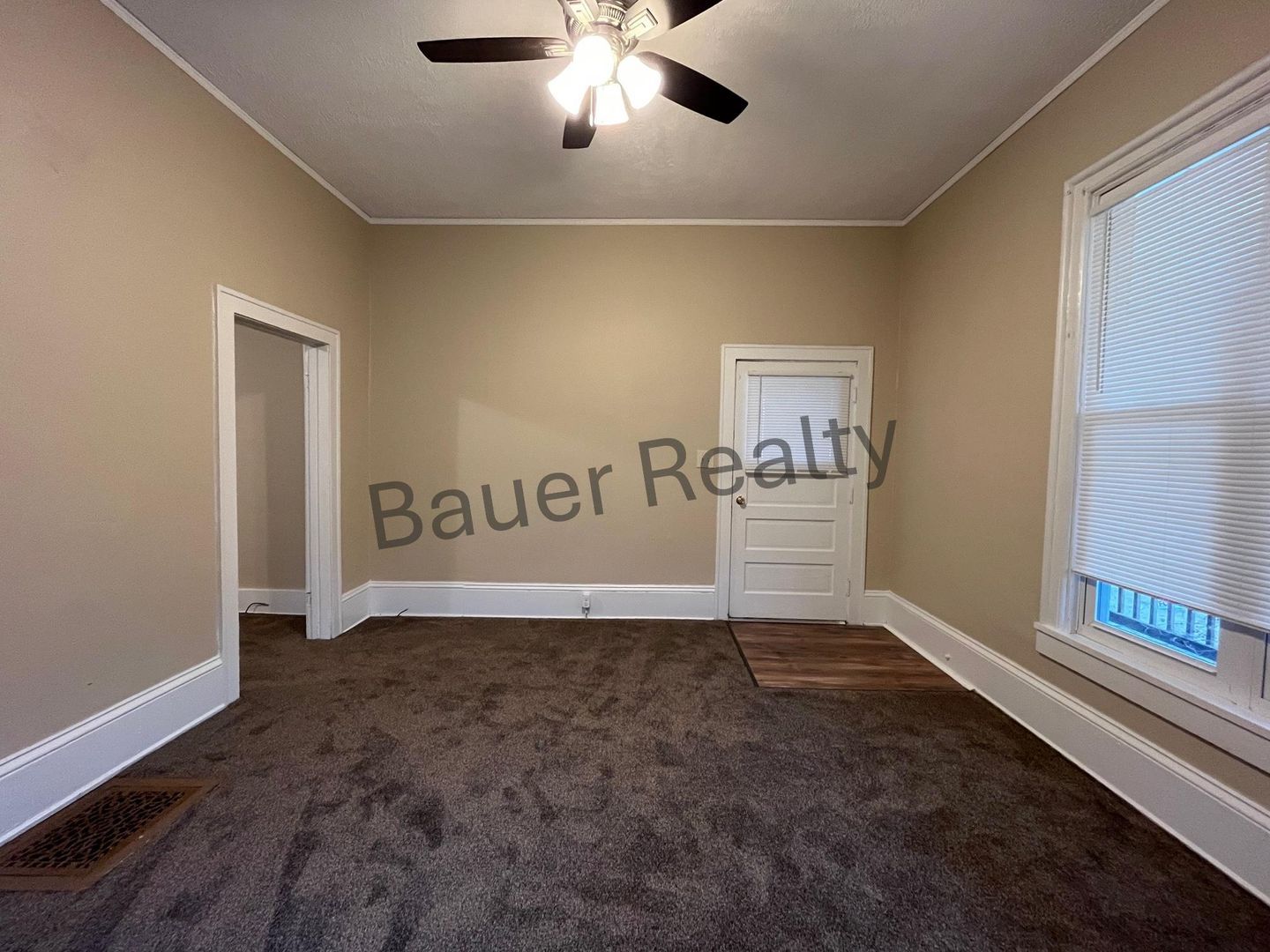412 W 4th St unit 412 – photo 4