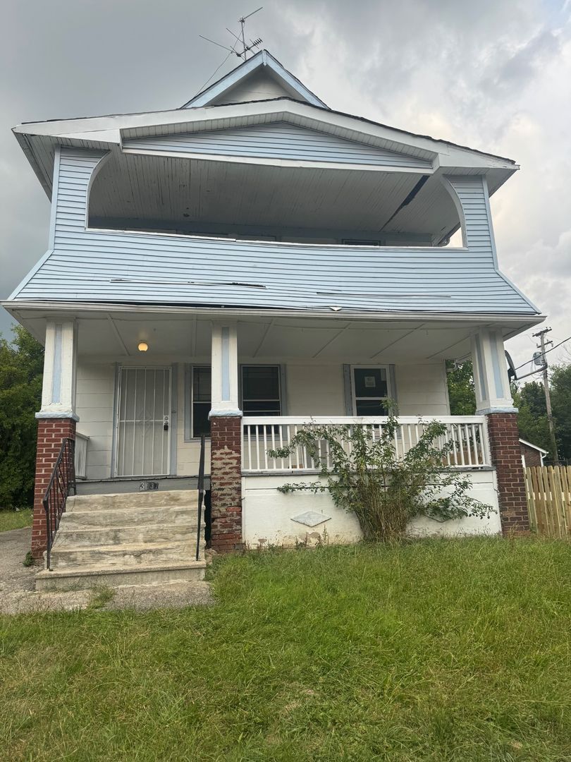 3037 E 121st St unit Up Unit – photo 1