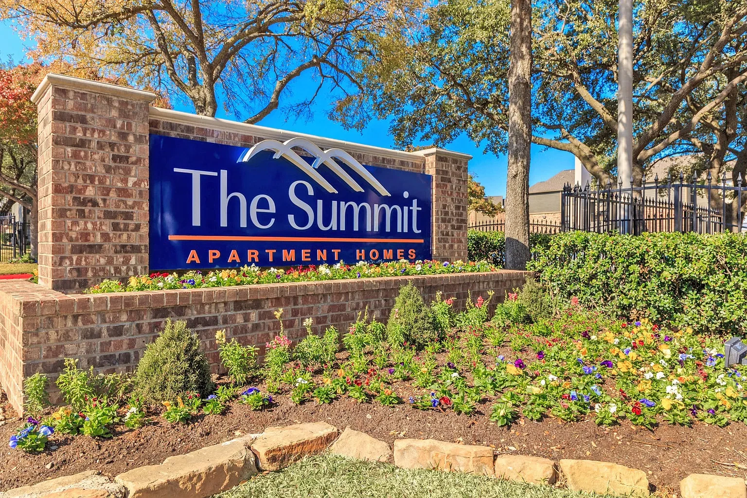 The Summit Apartments – photo 2