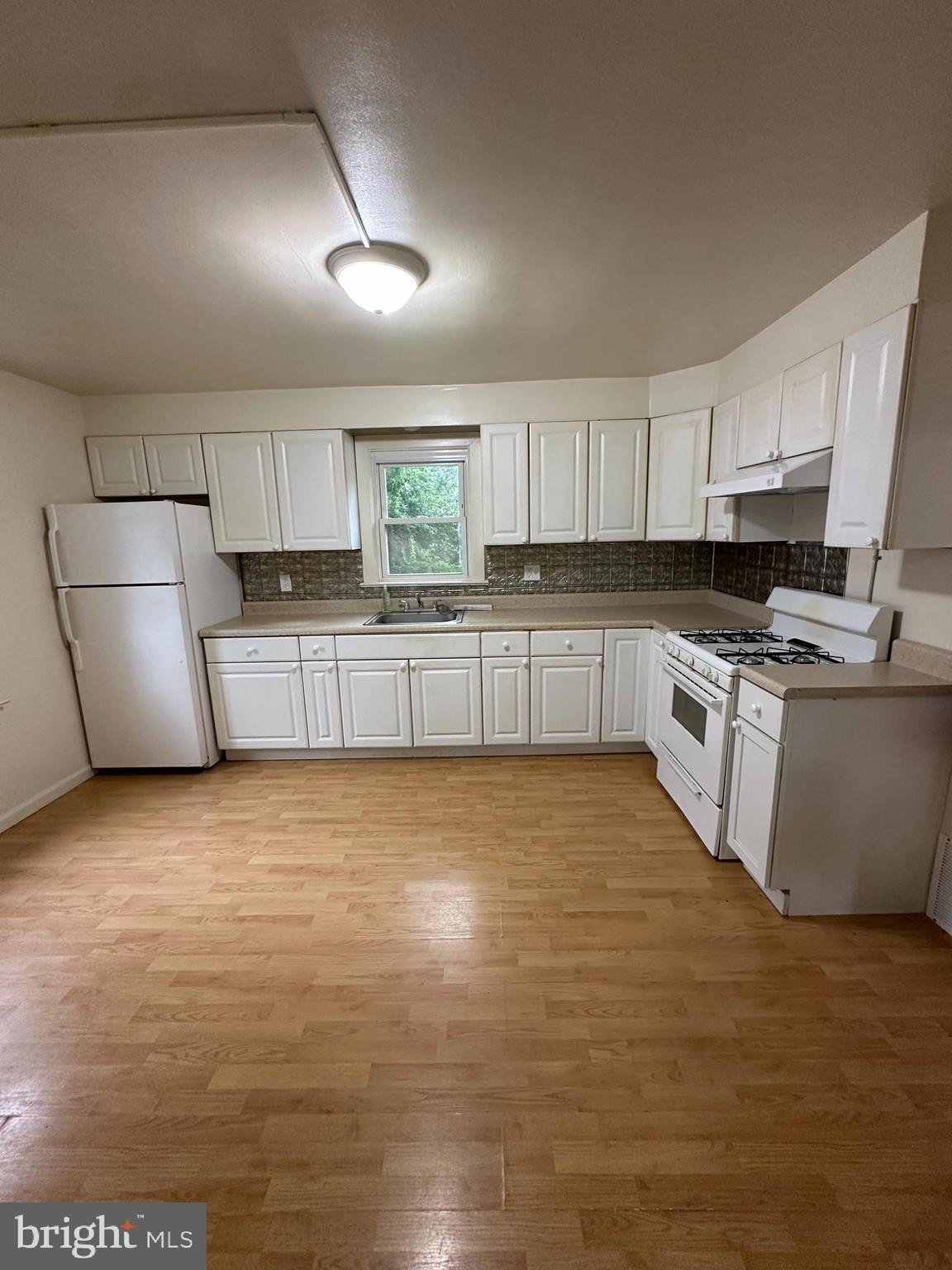 104 S Pearl St – photo 2