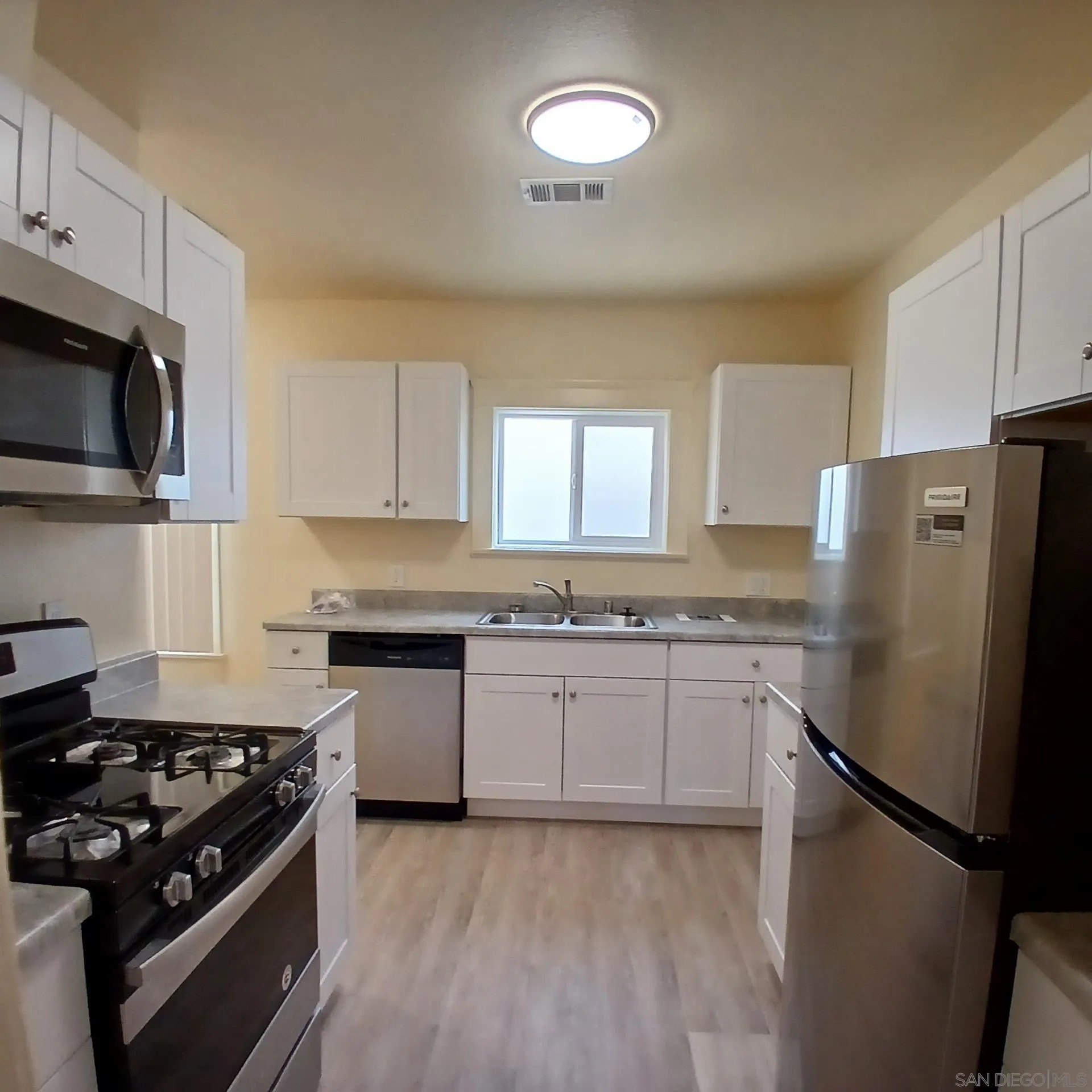 4319 Swift Ave – photo 2