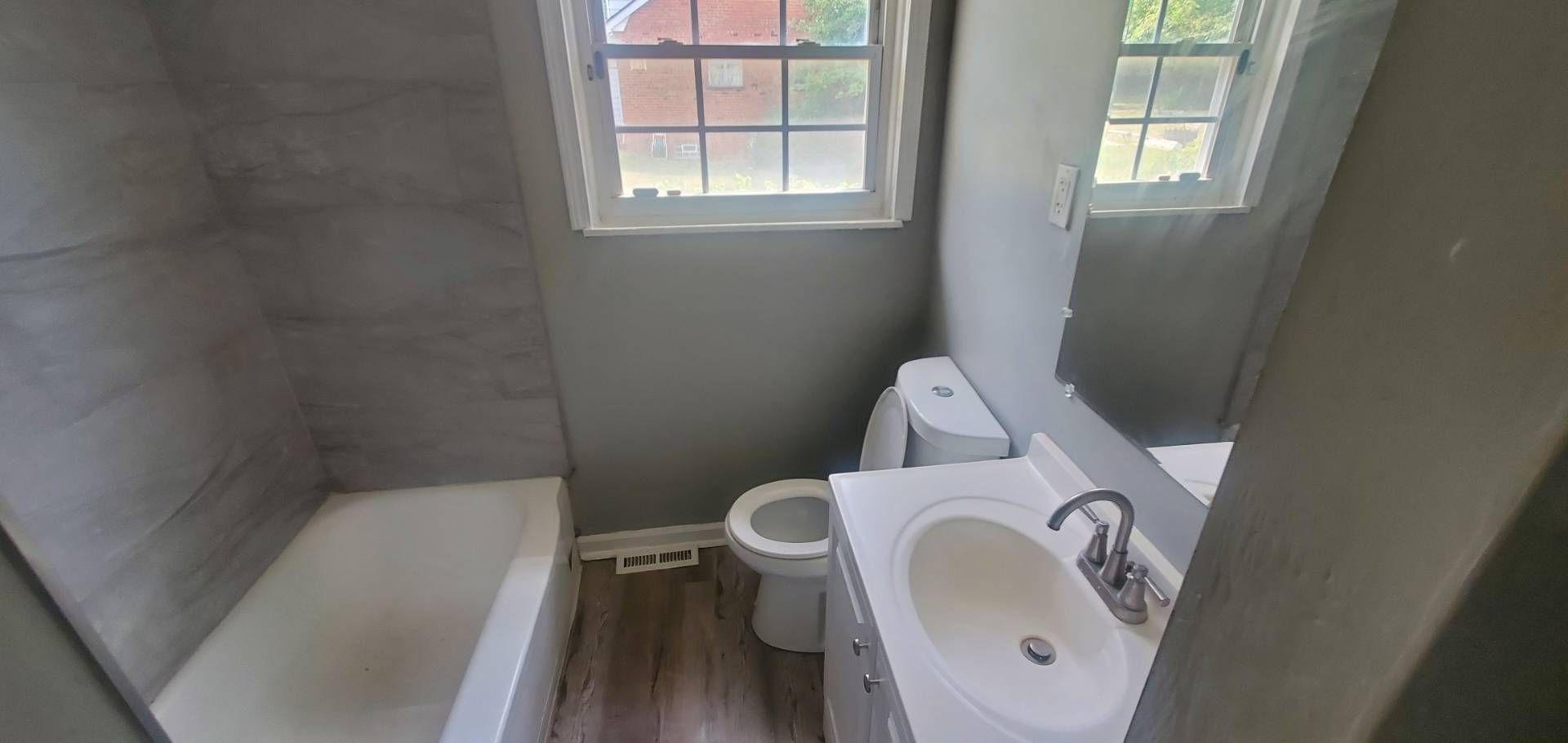 4595 Lee Rd – photo 5