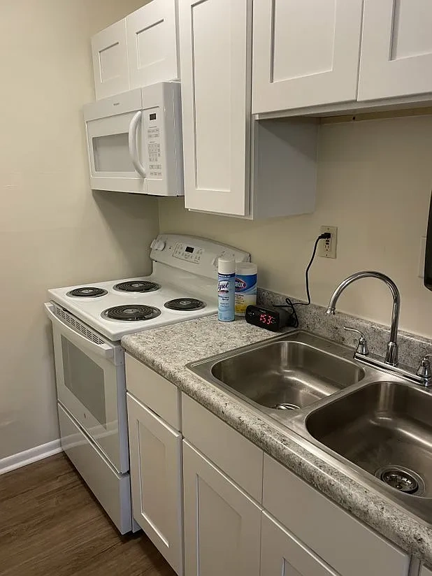 Lakewood Apartments – photo 2