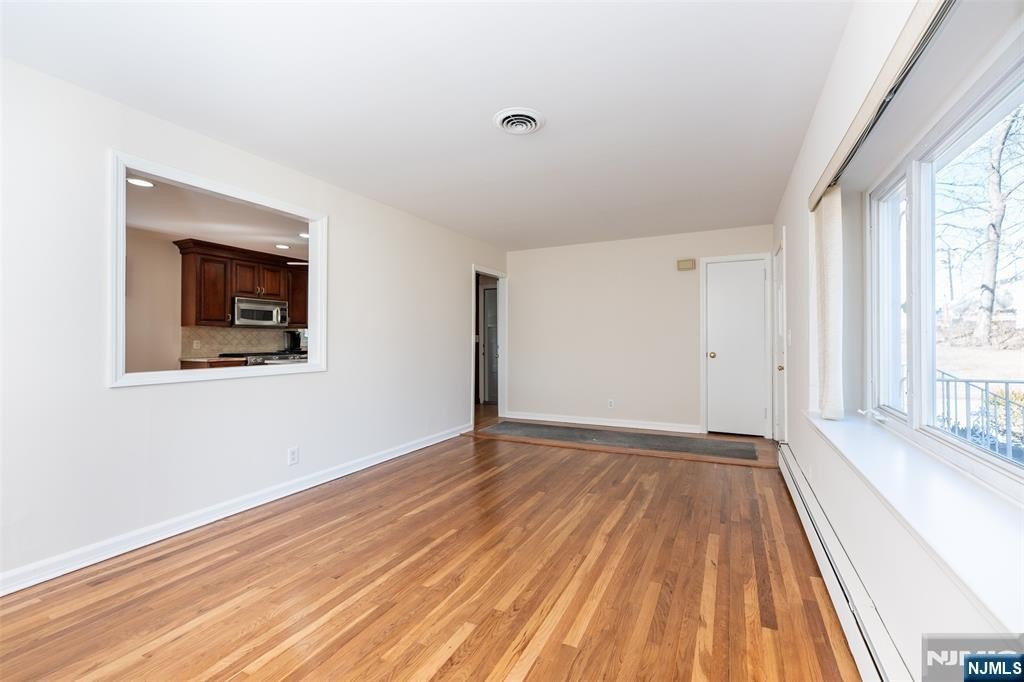 682 Sycamore St – photo 5