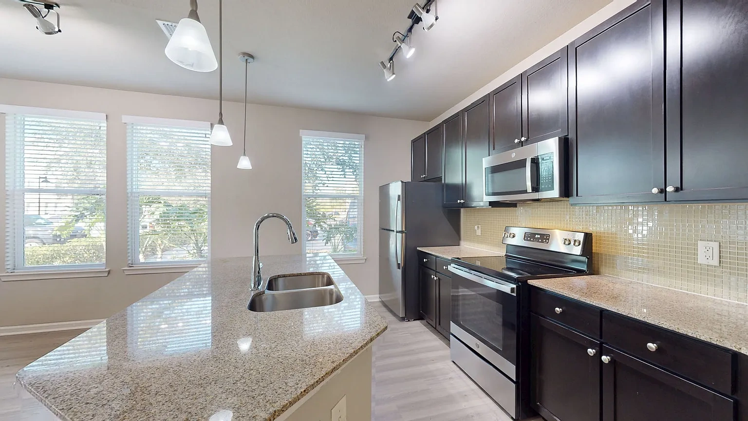 2690 Drew St, Clearwater – photo 3