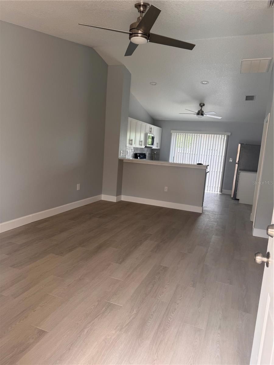 1133 E Rohe St #A – photo 5