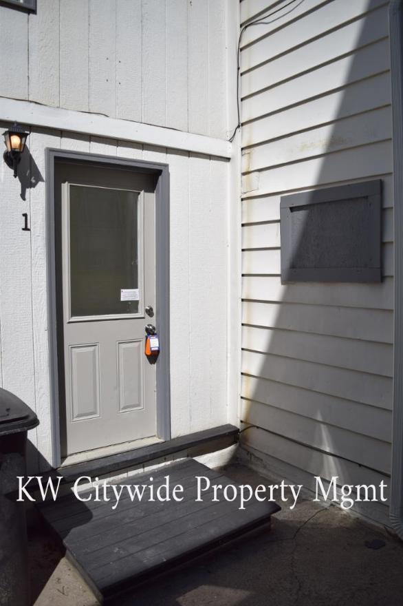 2140 W 29th St – photo 4