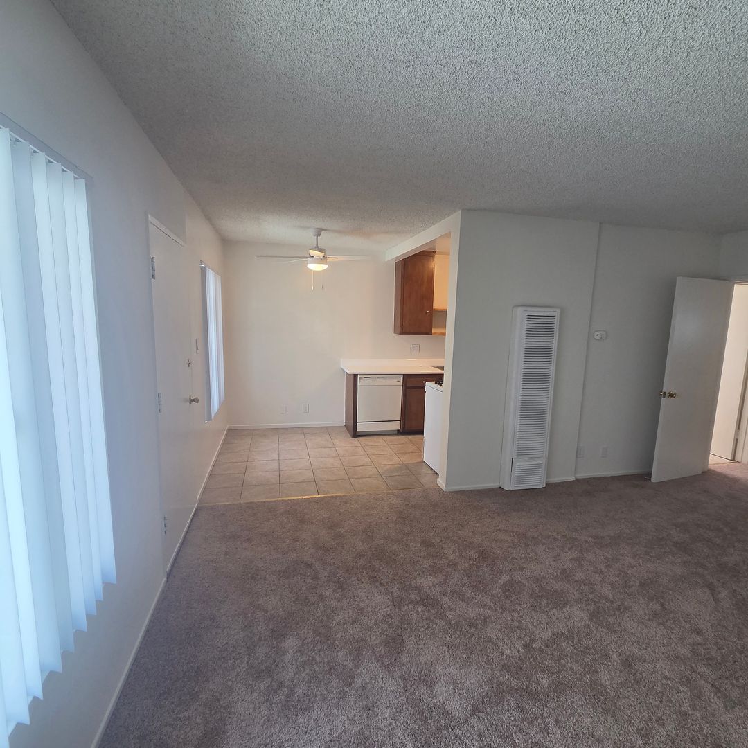 1043 Newport Ave unit 7 – photo 4
