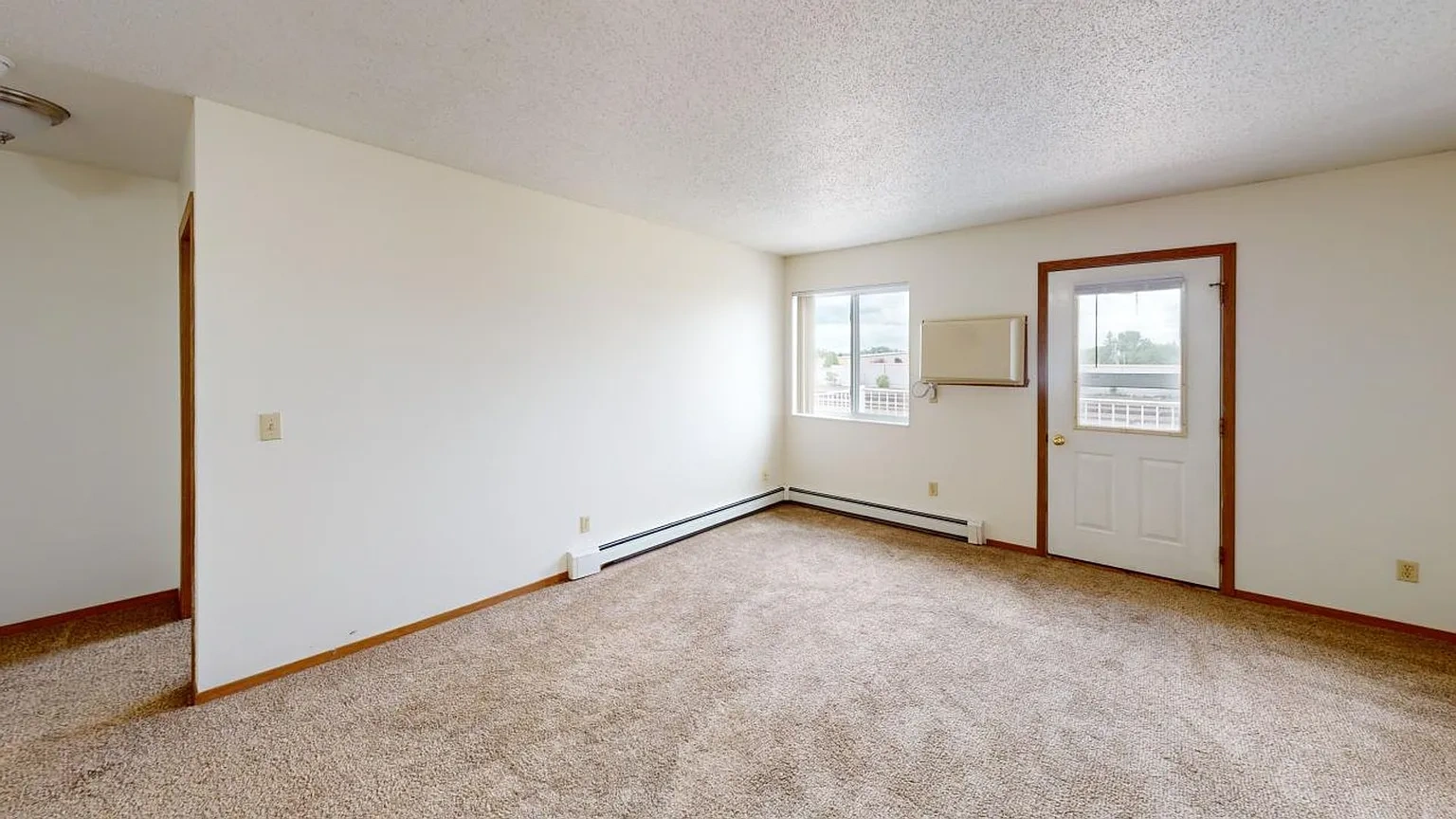 Dakota E & W Apartments – photo 1