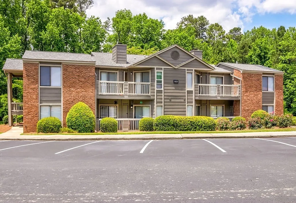 Woodhill Apartments – photo 1