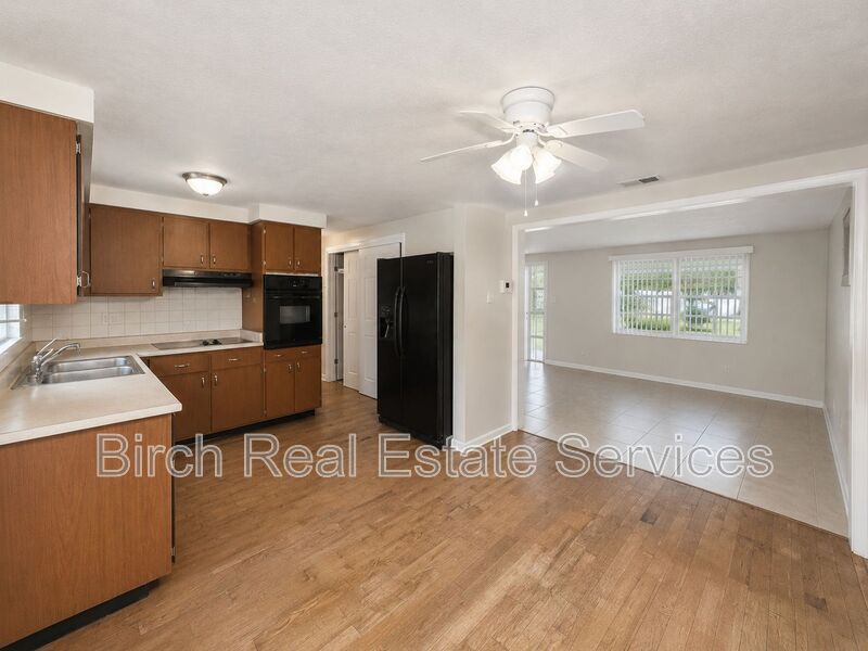 2552 Chancery Dr – photo 3