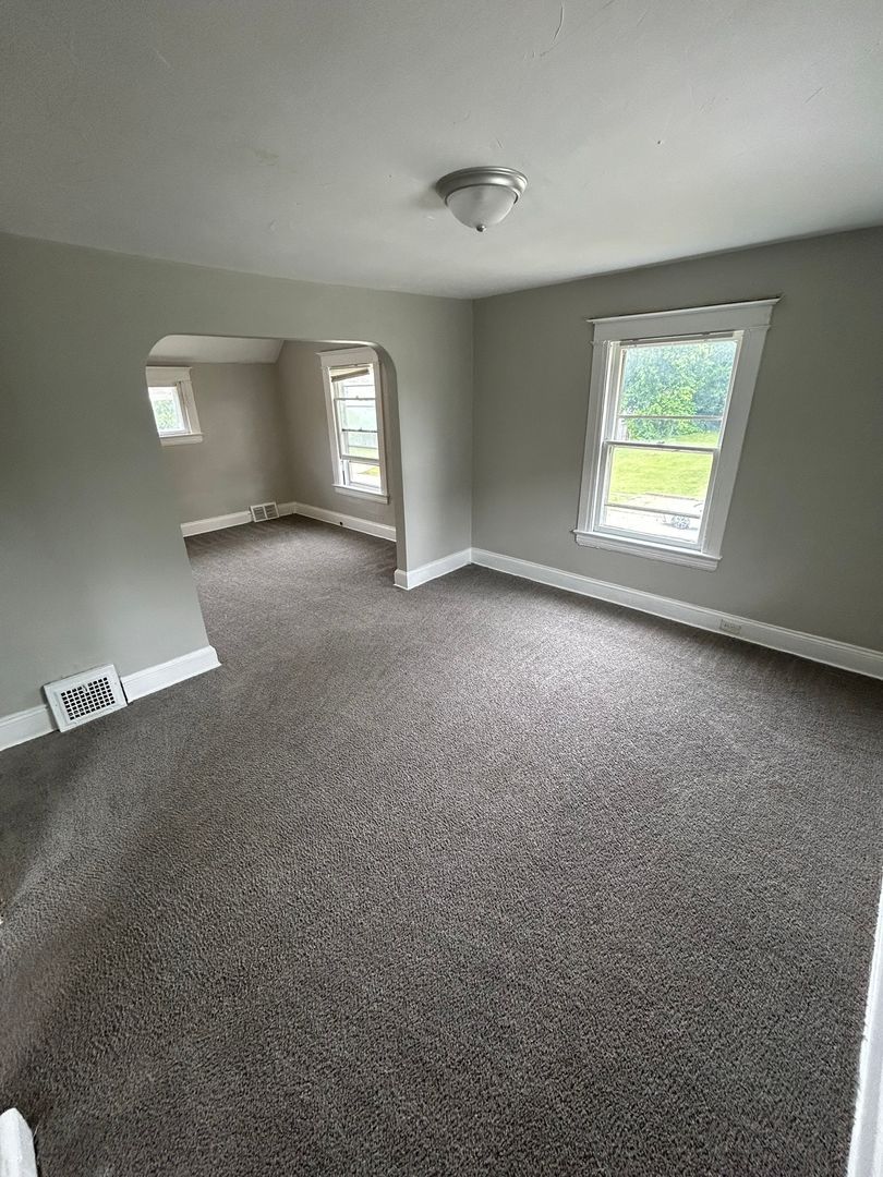 12918 Ferris Ave unit Up unit – photo 4