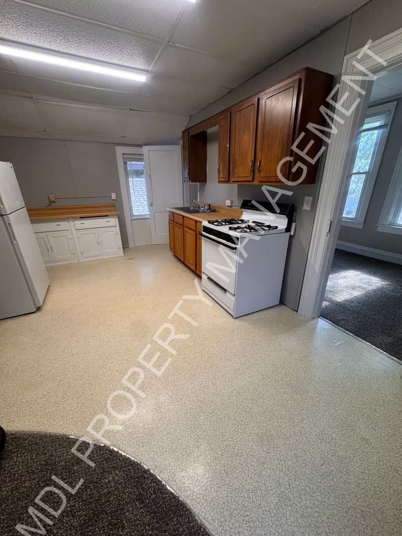 316 N Jackson St unit #2 – photo 2