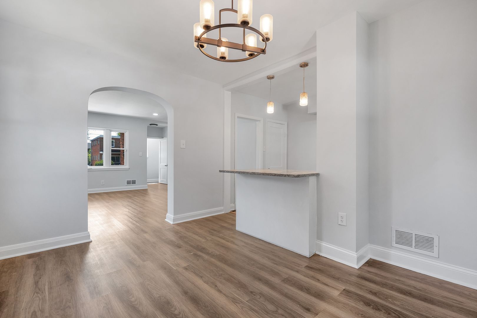 3912 Mortimer Ave – photo 1