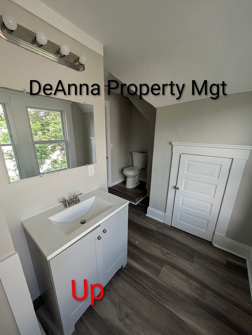 3436 Storer Ave unit Up – photo 5