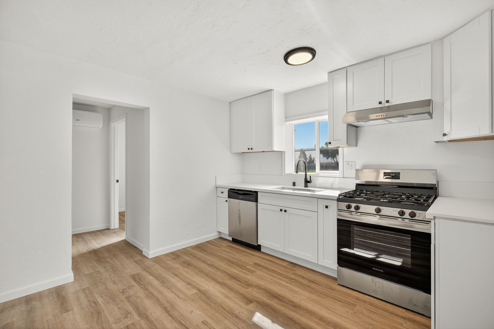 1023 W Congress St – photo 1