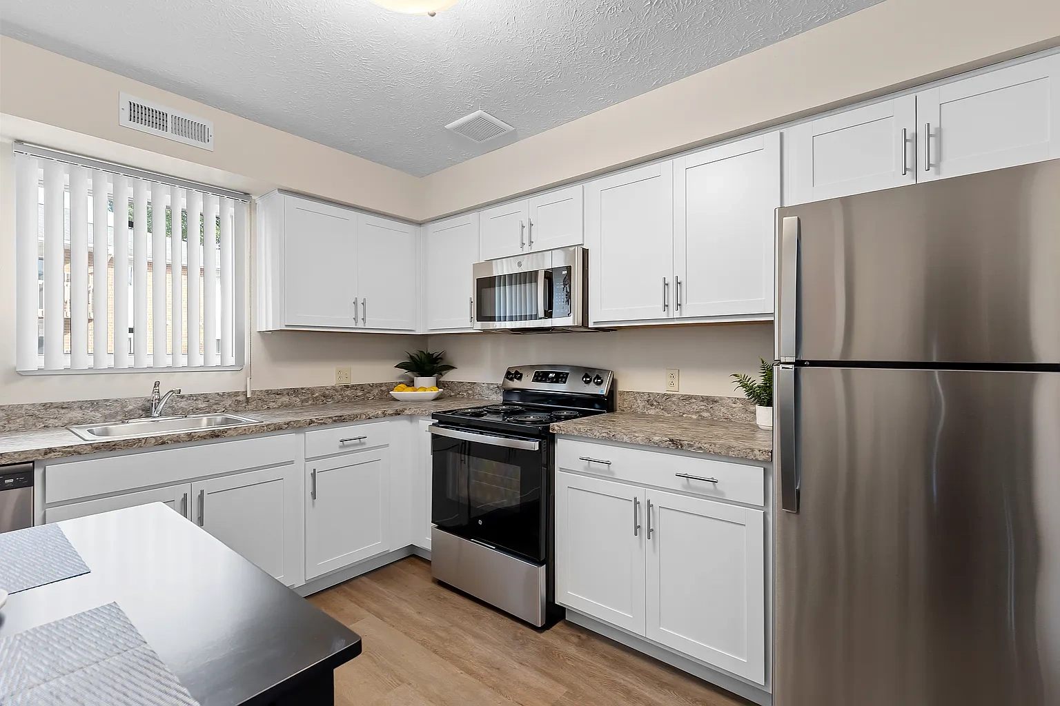 Foxmoor Apartments – photo 1