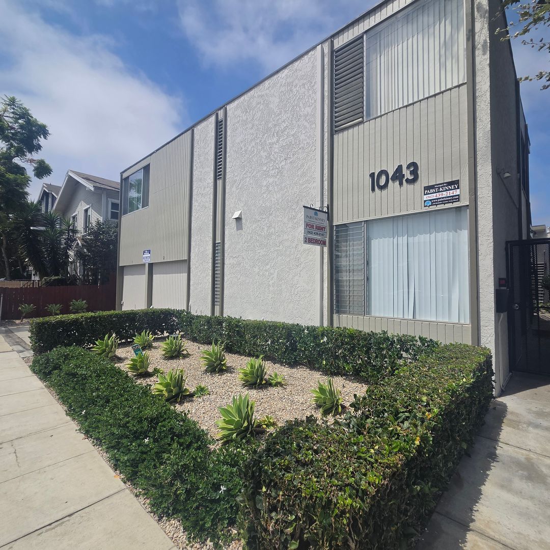 1043 Newport Ave unit 7 – photo 2