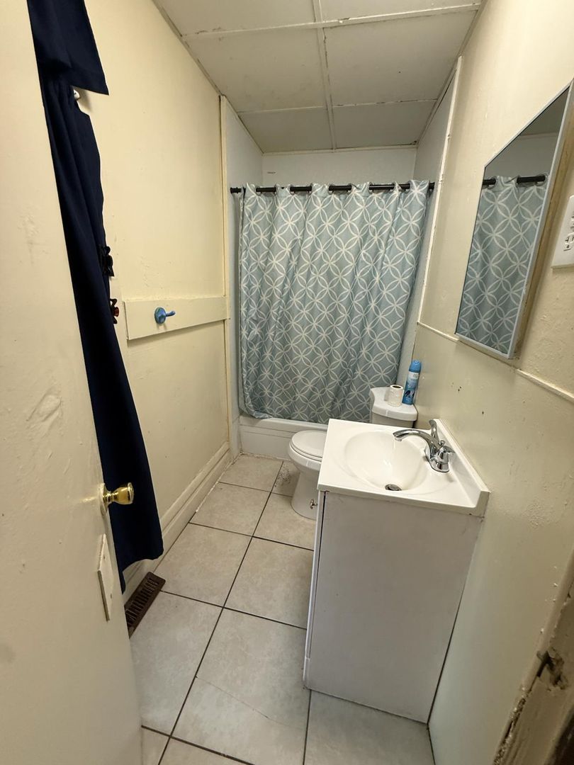 109 W National Dr unit A (Downstairs front) – photo 5