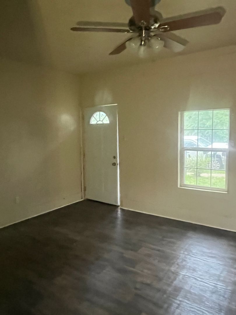 428 S. Fredonia St. – photo 1