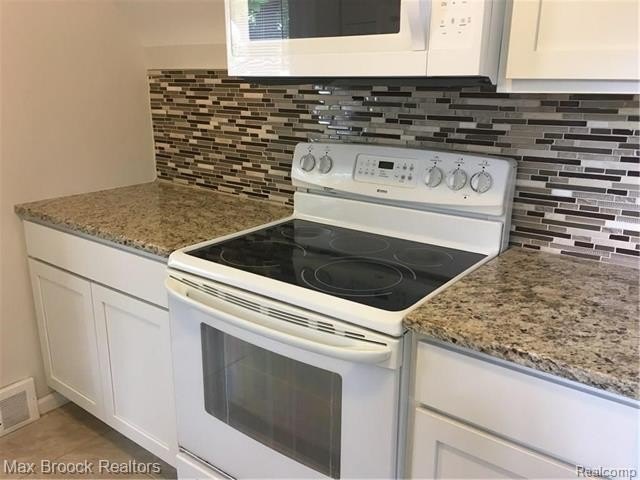 23140 Orchard Lake Rd – photo 5
