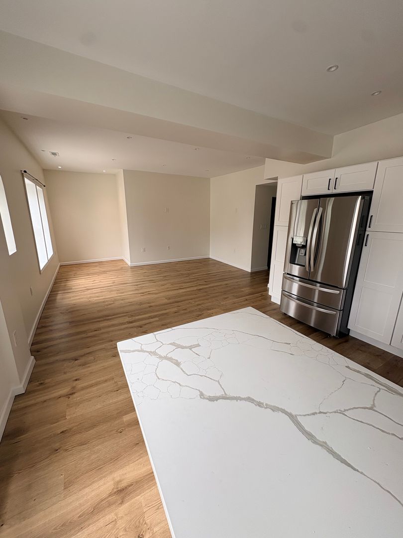 3250 Lorain Ave unit Upper – photo 5