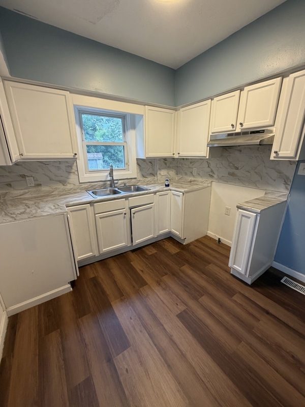 3926 E 121st St – photo 5