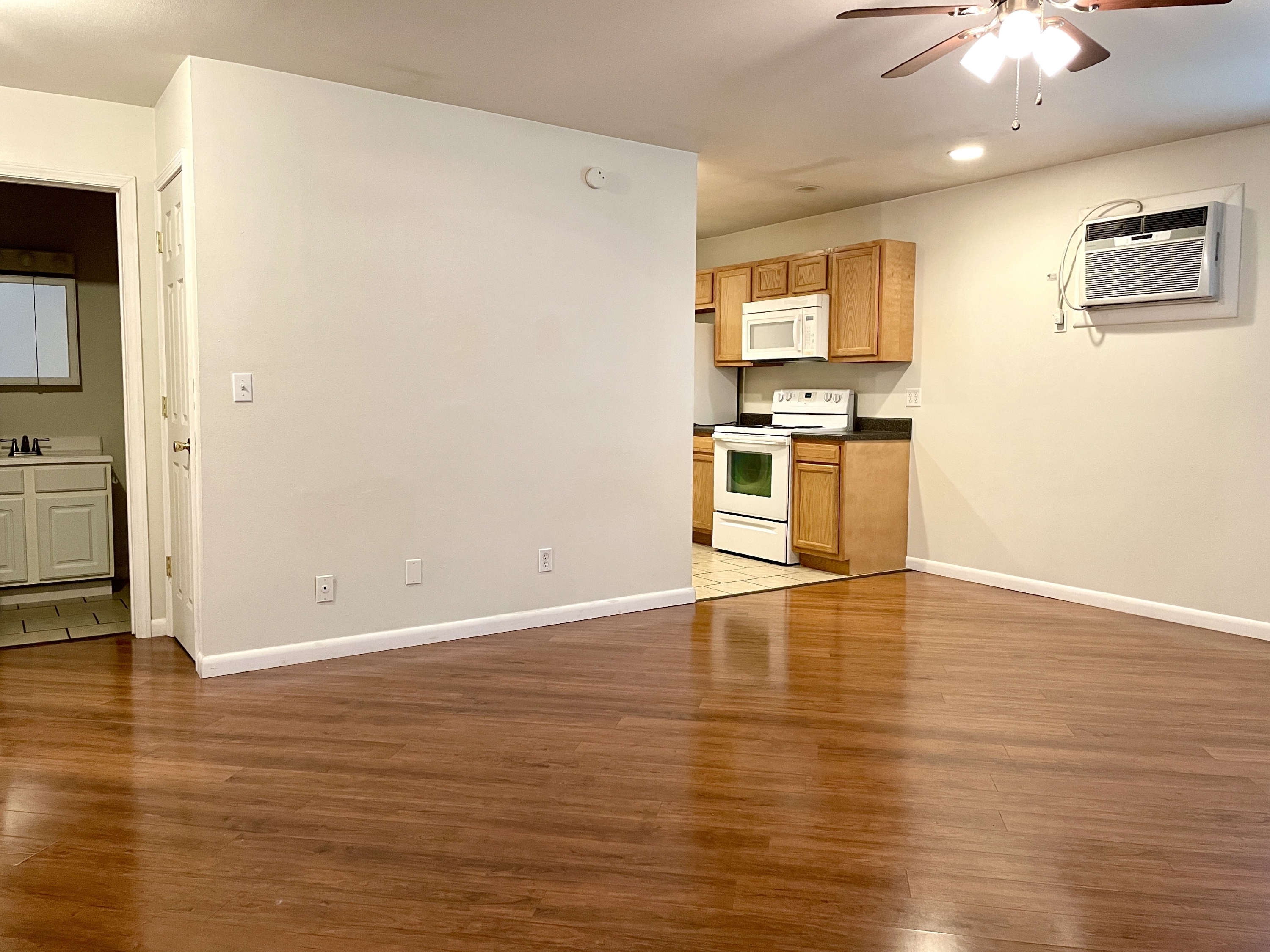 404 E College St unit # 4 – photo 3