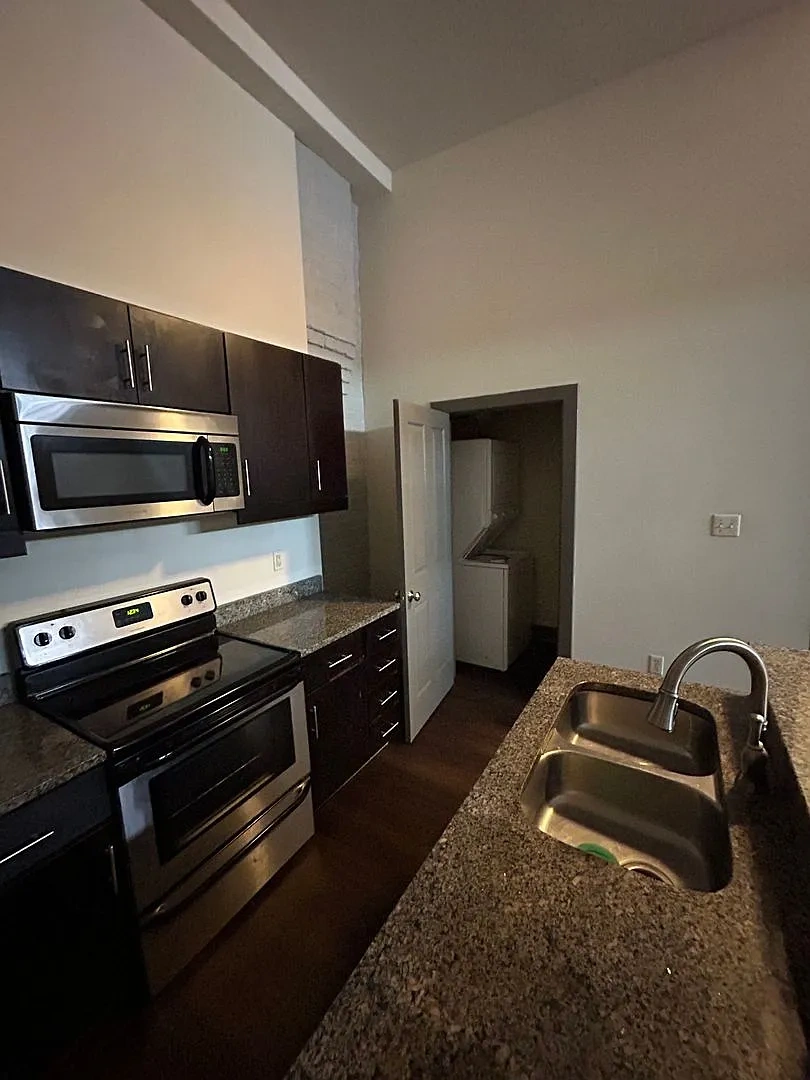1100 Hull Street Apartments – photo 1