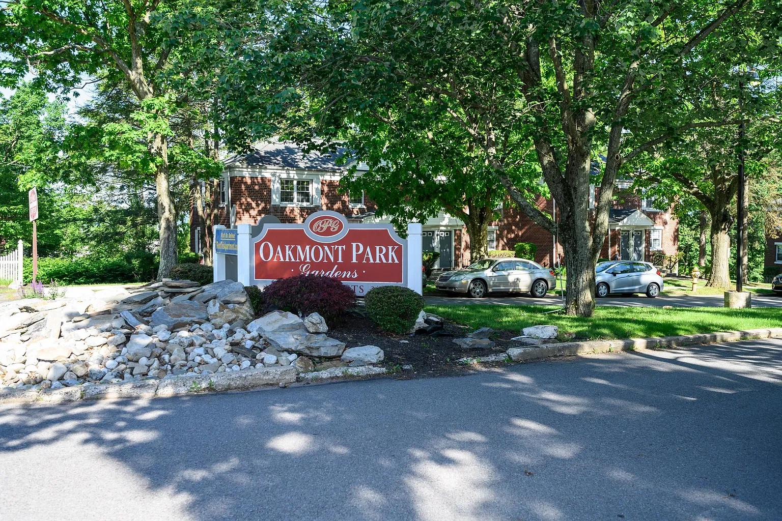 Oakmont Park Apartments – photo 2