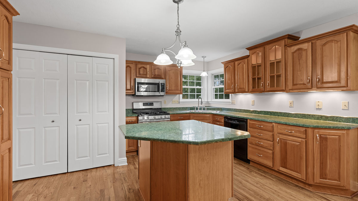 8310 Reagan Dr – photo 4