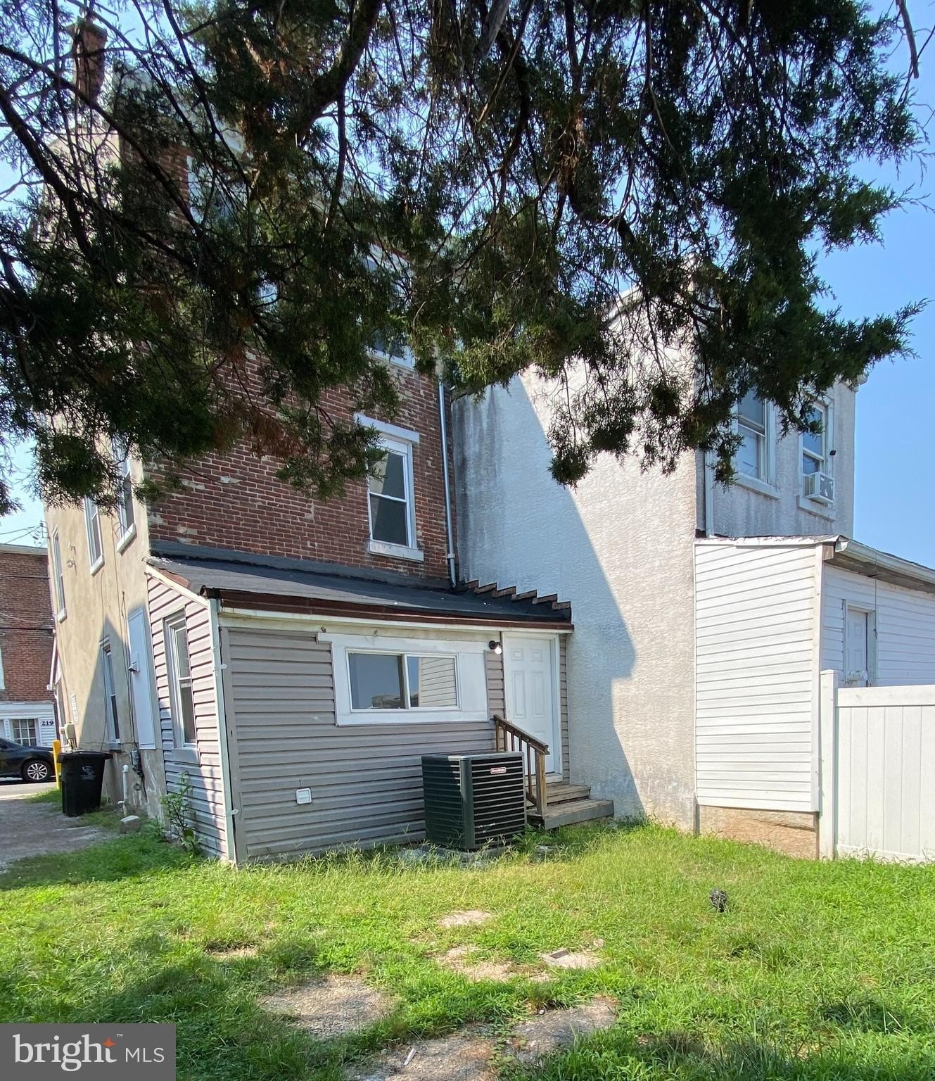 220 Pearl St – photo 5
