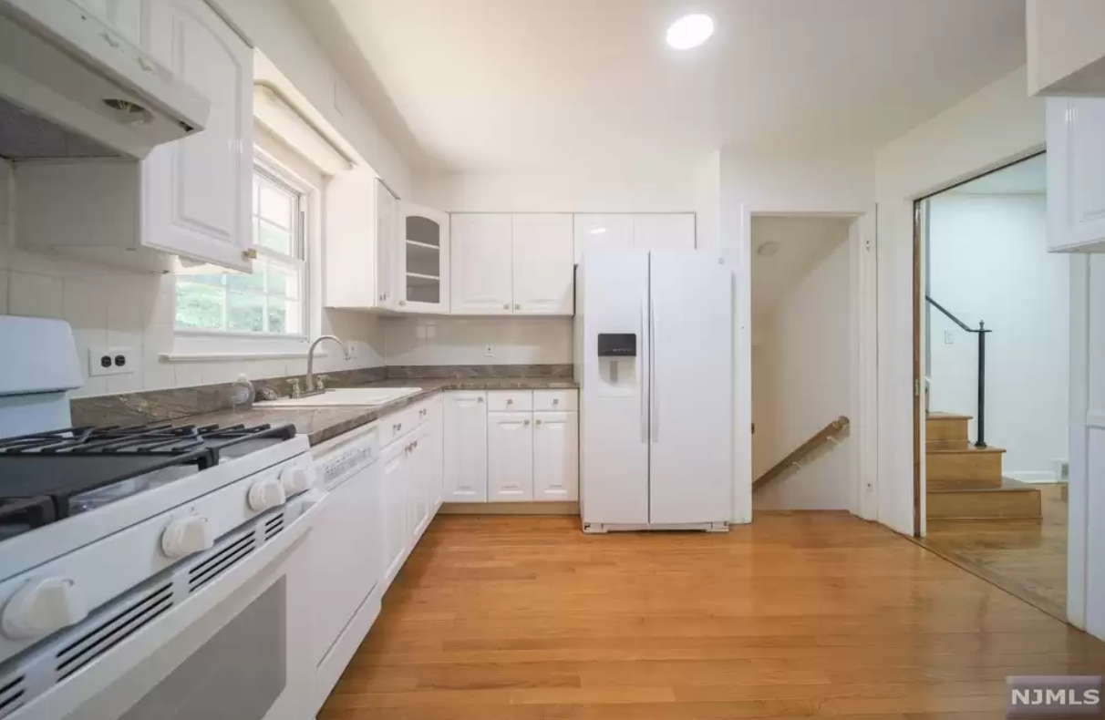 10 Center St – photo 4