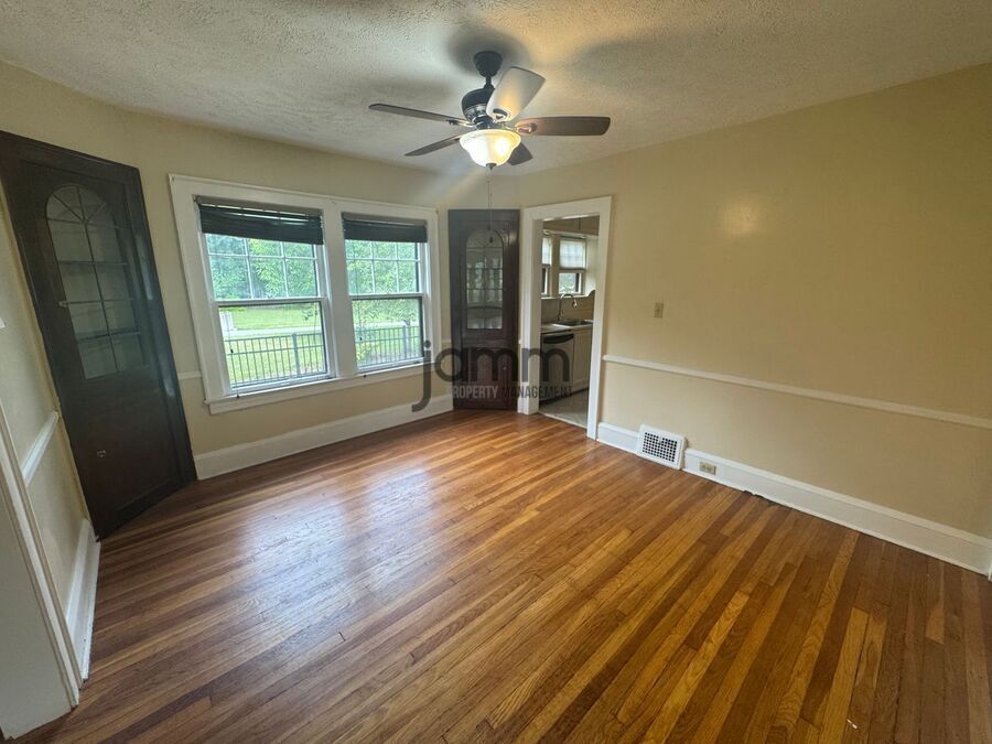 16811 Kenyon Rd – photo 5