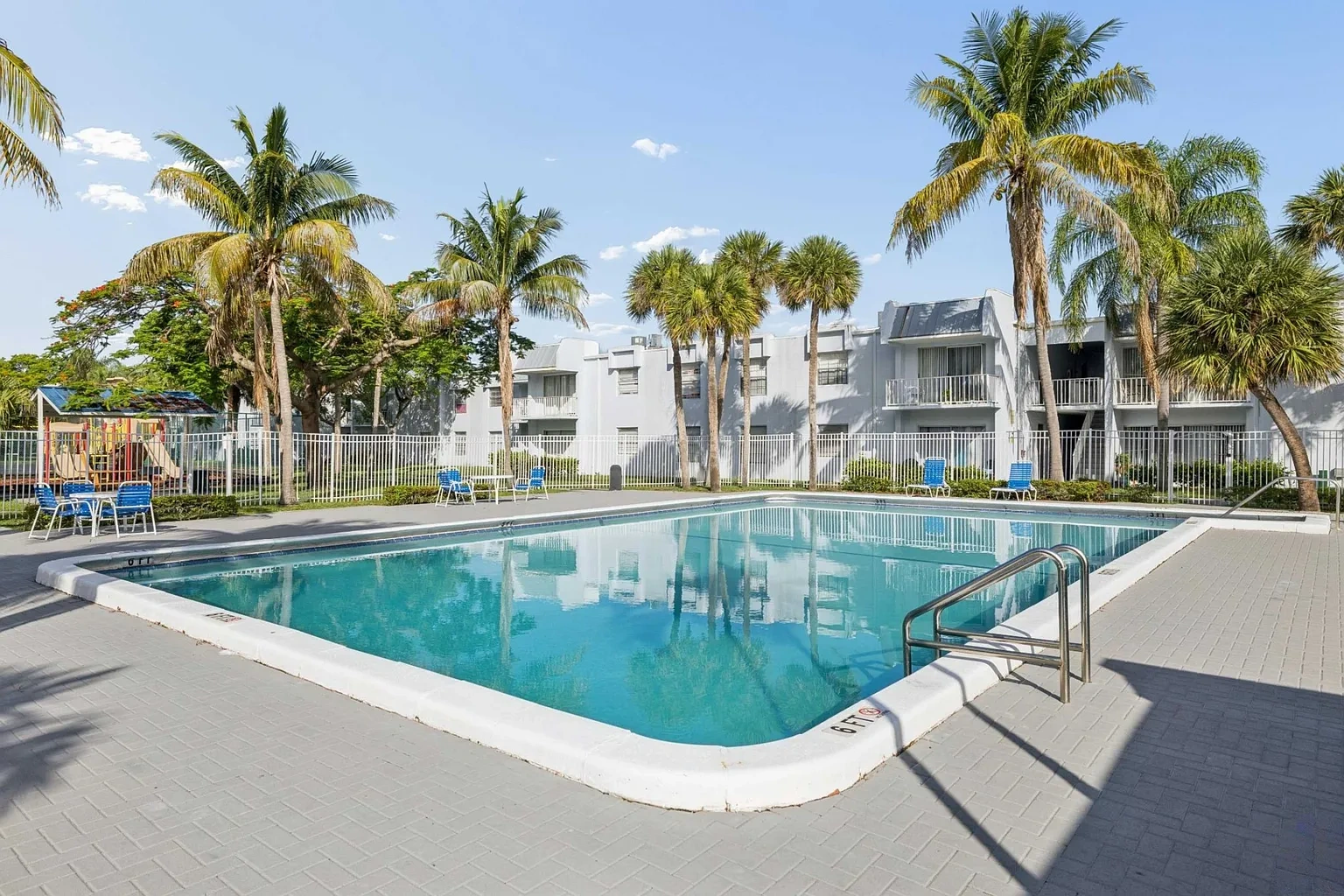 Clear Lake Palms – photo 4