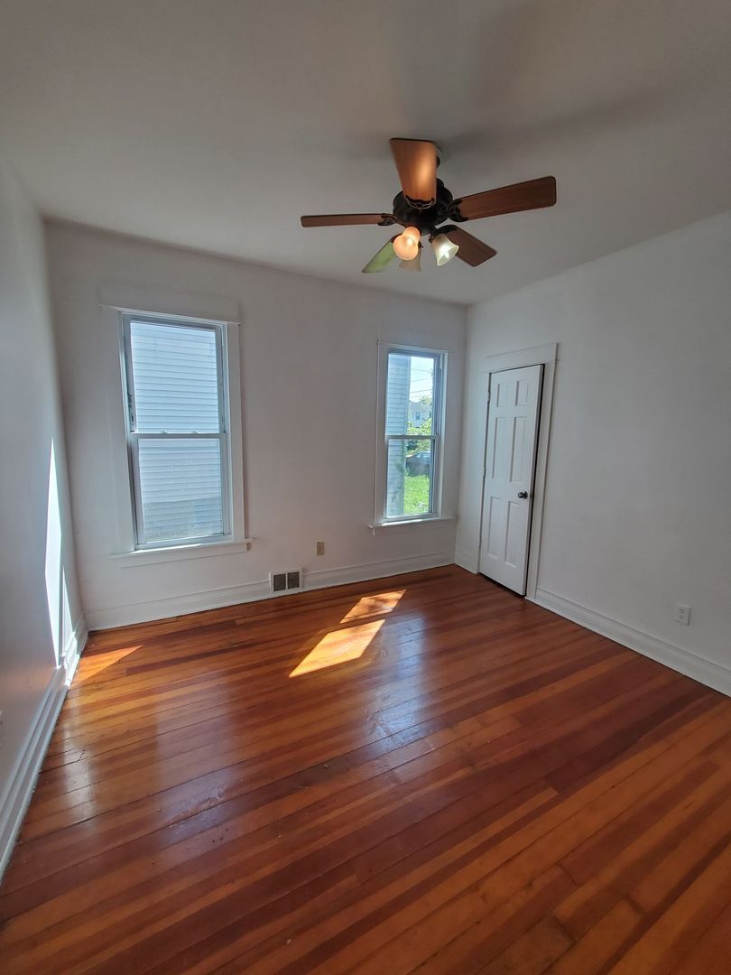 900 Villa St unit Lower – photo 3