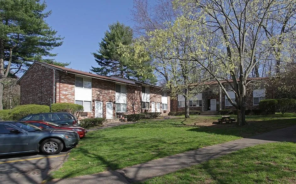 Brookside Gardens Apartments – photo 5