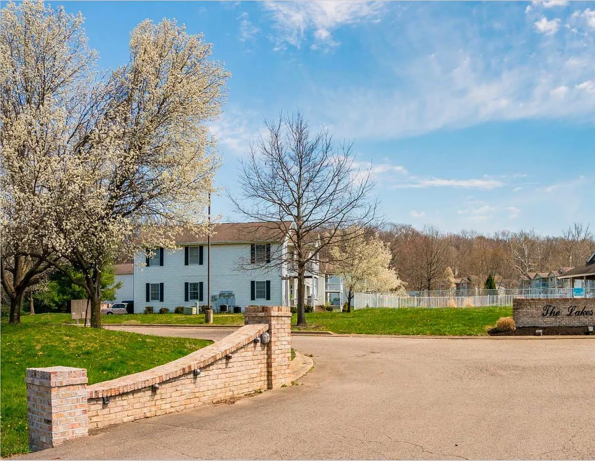 The Lakes Apartments – photo 3