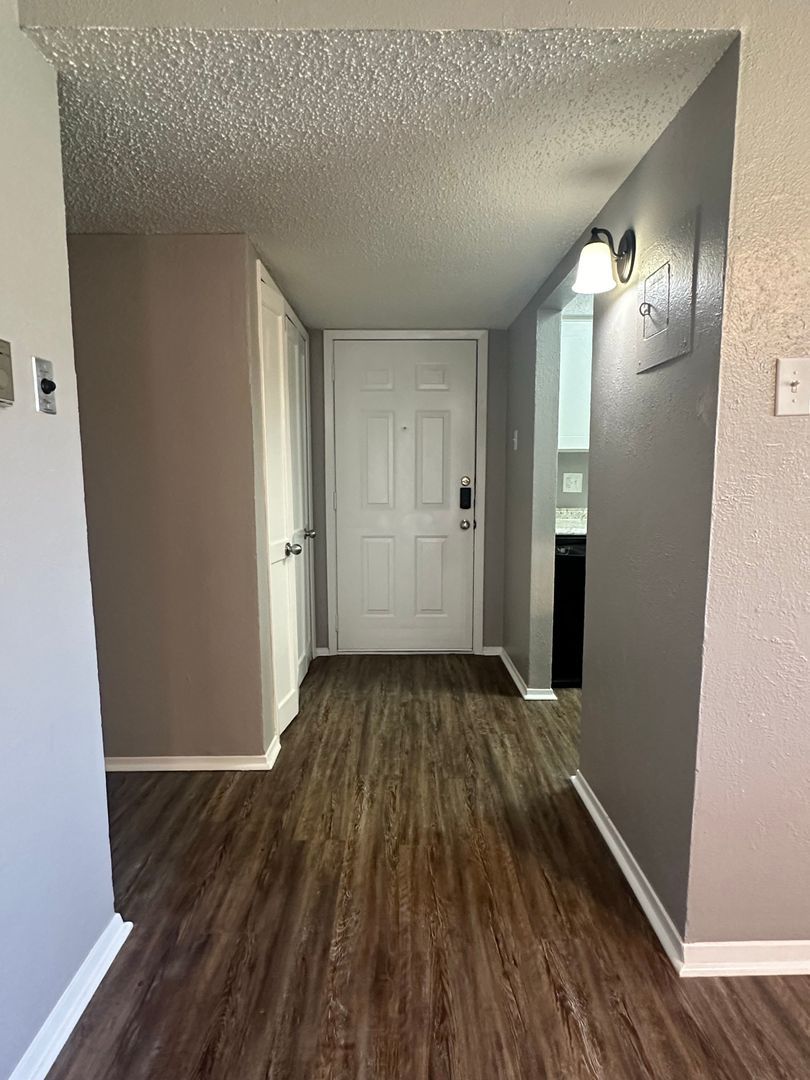 2114 E Marshall Ave unit 203 – photo 1